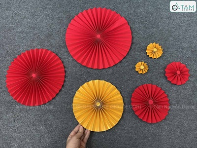 Quạt giấy nhung xịn có nếp Vàng Đỏ [Nhiều cỡ - Cao cấp] QUAT-09